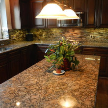 Giallo Fiorito w/Dark Cabinets