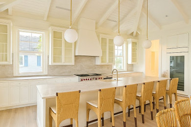 Kitchen - modern kitchen idea in Miami