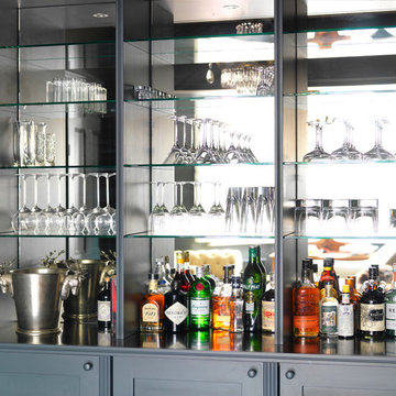 Traditional Living Room Bar