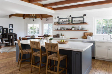 Example of a kitchen design in Toronto