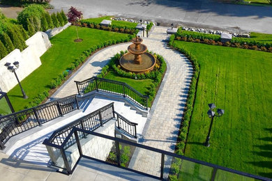 Design ideas for a traditional landscaping in Vancouver.