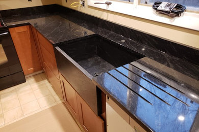 Example of a kitchen design in Philadelphia