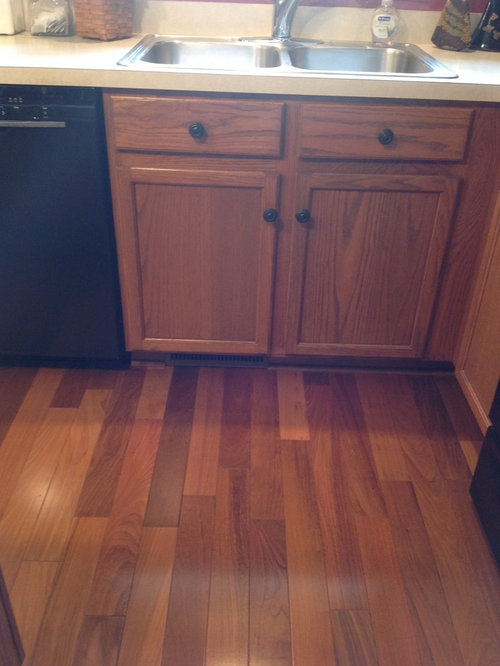 Gingersnap Maple Cabinets with Beige Quartz Countertop ... Gingersnap Maple Cabinets with Beige Quartz Countertop ... on Maple Kitchen Cabinets With Quartz Countertops
id=33586