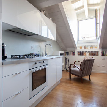 Mansarda bianca moderna