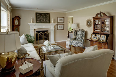 Example of a classic living room design in New York
