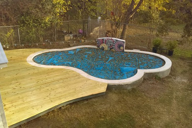 Example of an eclectic pool design in Austin
