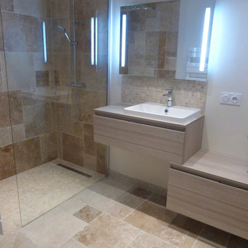Salle de bains en opus de travertin