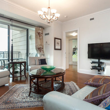 Bright & Spacious Luxury Condo in Lawrence Park!