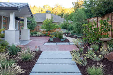 This is an example of a mid-century modern landscaping in San Francisco.