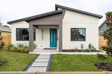Example of a minimalist exterior home design in Tampa