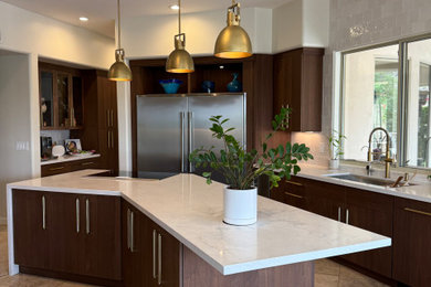 Example of a minimalist kitchen design in Phoenix