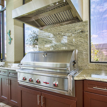 Traditional Style Summer Kitchen and Dining Area