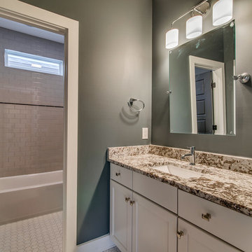 Bathroom/Laundry Room
