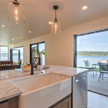 LAKE SAMMAMISH CONTEMPORARY LAKE FRONT