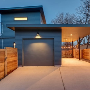 Idéer för att renovera ett mellanstort retro grått hus, med två våningar, platt tak och levande tak