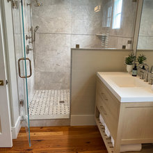 Frontenac 2nd floor guest bath