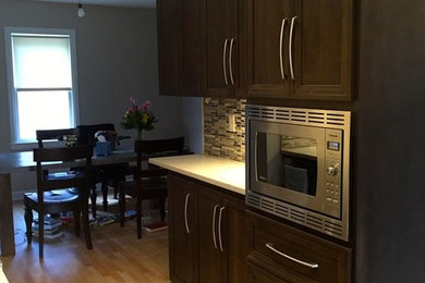 Kitchen - traditional kitchen idea in Milwaukee