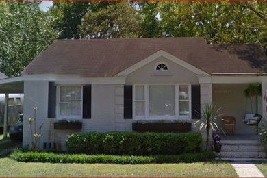Inspiration for a mid-sized timeless beige one-story brick exterior home remodel in Charleston