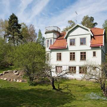 KLASSISK ARKITEKTUR I SEKELSKIFTESVILLA MED TORN