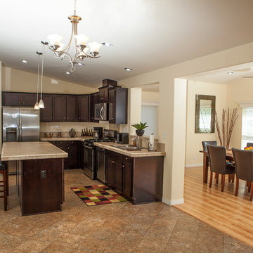Lokelani w/ family room & full porch, Makawao