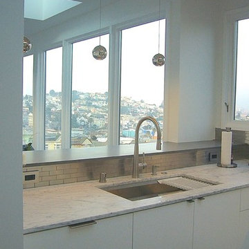 Kitchen Sink / Breakfast Bar