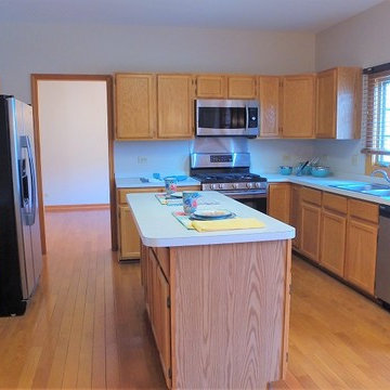 Live in Eastlake: 422 Yorkshire Ct