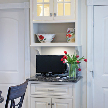 Traditional Eggshell White Kitchen with Peninsula