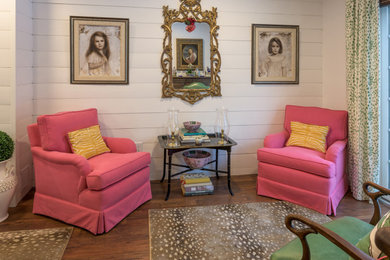 Example of a classic living room design in Boston