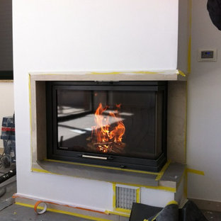 Idéer för ett stort modernt vardagsrum, med orange väggar, marmorgolv, en öppen hörnspis och en spiselkrans i sten