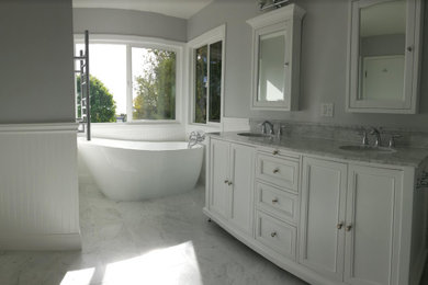 Bathroom - bathroom idea in Los Angeles