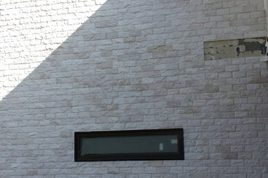Trendy exterior home photo in Toronto
