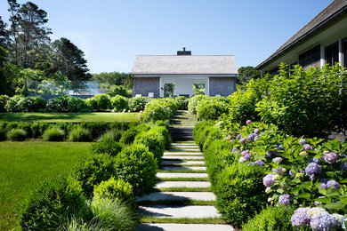 This is an example of a contemporary landscaping in New York.