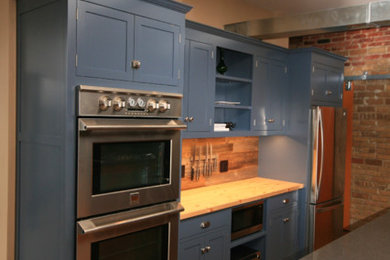 Example of an urban kitchen design in New York