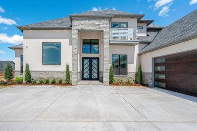 Trendy porch idea in Oklahoma City