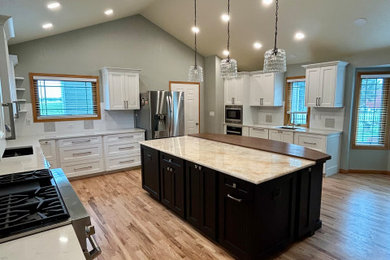 Example of a farmhouse kitchen design in Denver
