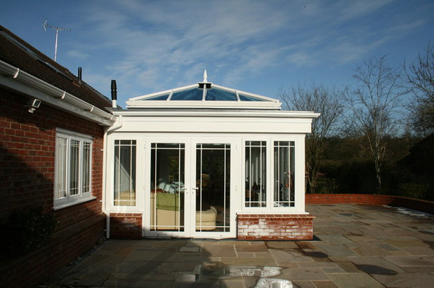 Классический Застекленная терраса by Everest Home Improvements - Chichester