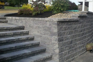 Retaining wall with stairs