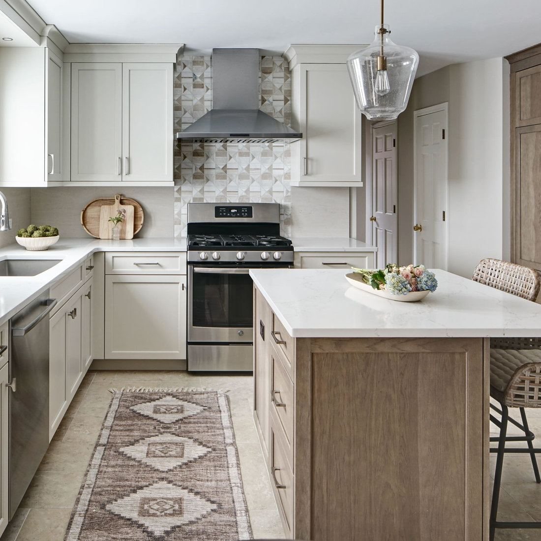 Elegant Transitional Kitchen
