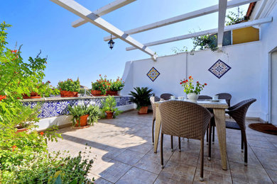 Esempio di una terrazza mediterranea