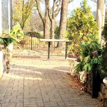 F'Amelia Restaurant Christmas Decorating of Enterance