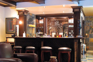 Example of a home bar design in Chicago