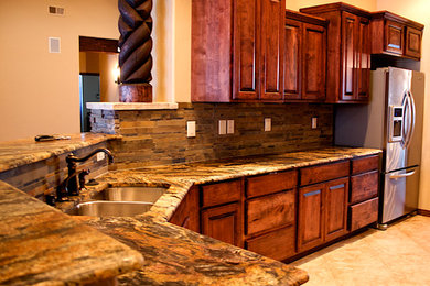 Kitchen - kitchen idea in Albuquerque
