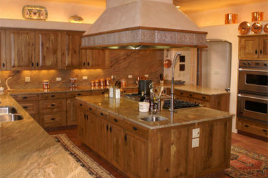Example of a classic kitchen design in Albuquerque