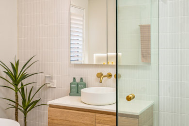 Example of a minimalist bathroom design in Sydney