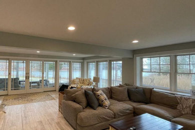 Example of a minimalist living room design in Boston