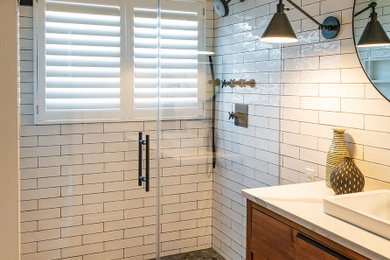 Farmhouse bathroom photo in New York