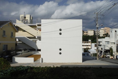 他の地域にあるモダンスタイルのおしゃれな住まいの写真