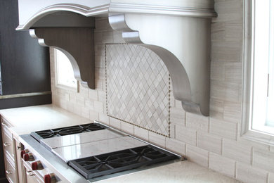 Kitchen - large kitchen idea in Chicago with an island