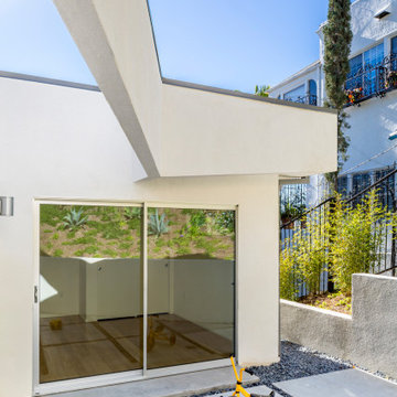 3907 De Longpre