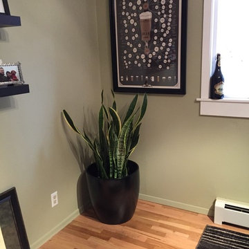 Root and Stock | Napa Round Cylinder Planter - Black